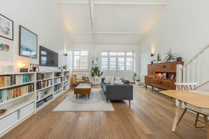 2 Bedroom Flat To Rent In Welmar Mews, London, SW4