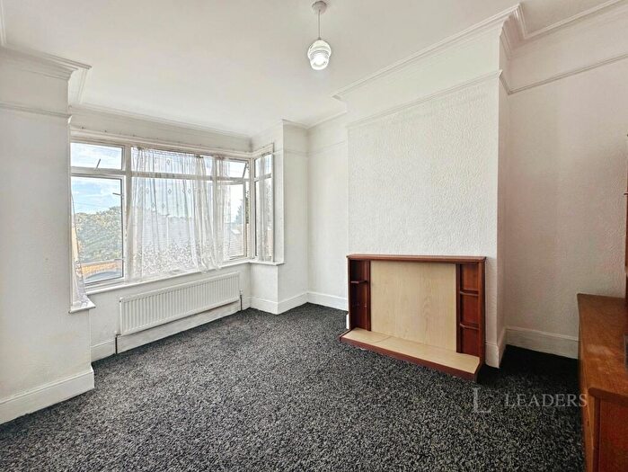 3 Bedroom Semi Detached House To Rent In Kingston Road, Luton, Bedfordshire, LU2