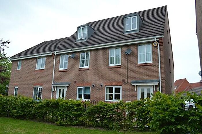 3 Bedroom Terraced House For Sale In Bedroom End Of Terrace House In Aldershot, GU12