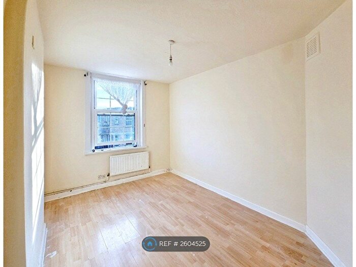 3 Bedroom Flat To Rent In Pilton Place, London, SE17