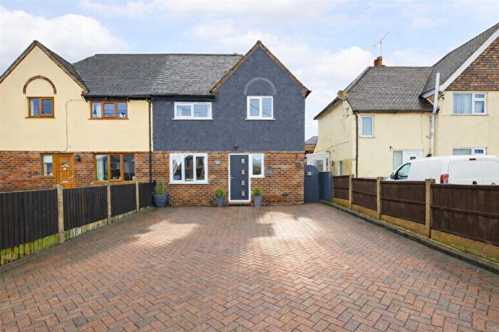 3 Bedroom Semi-Detached House For Sale In Oakamoor Road, Cheadle, ST10