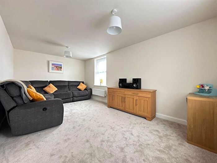 3 Bedroom Semi-Detached House For Sale In Armstrong Road, Cayton, Scarborough, YO11