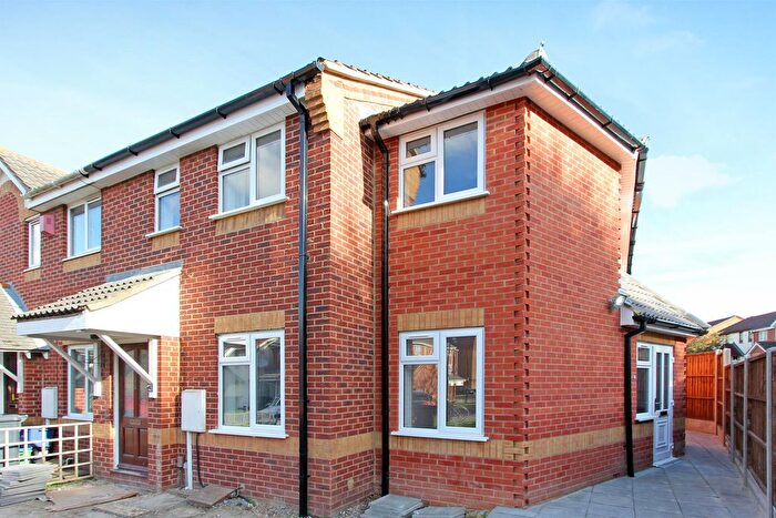 2 Bedroom Terraced House To Rent In Kelvin Gardens, Croydon, CR0