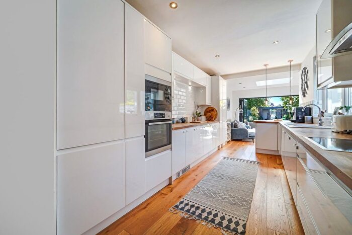 3 Bedroom Semi-Detached House For Sale In Molesey Road, Hersham, KT12