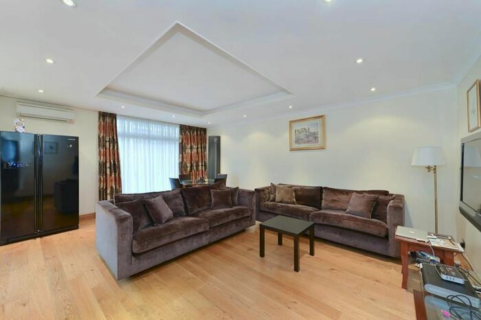 2 Bedroom Flat To Rent In Portman Square, London, W1H