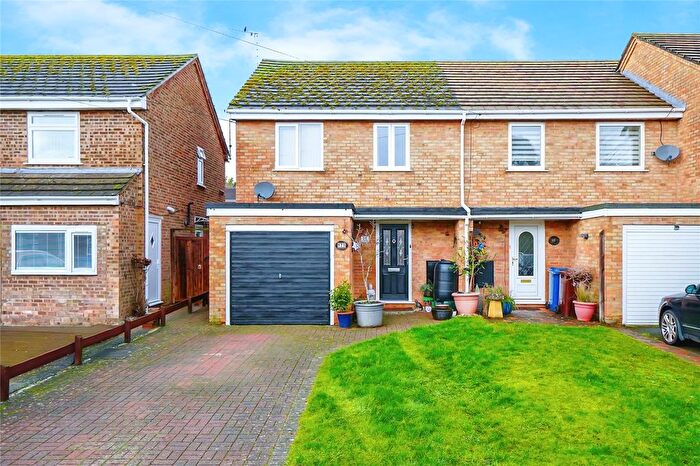 3 Bedroom Semi-Detached House For Sale In Fair Close, Bicester, Oxfordshire, OX26