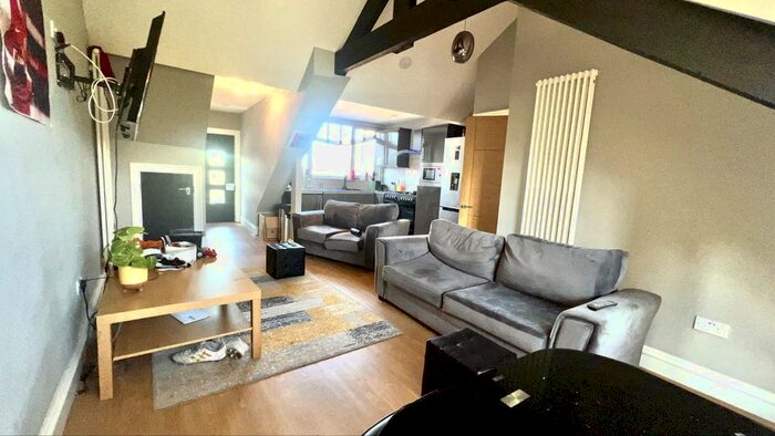 3 Bedroom Flat To Rent In Eslington Road, Jesmond, Newcastle Upon Tyne, NE2