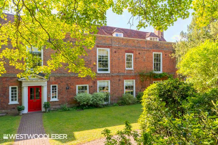 2 Bedroom Flat To Rent In High Road, Broxbourne, EN10