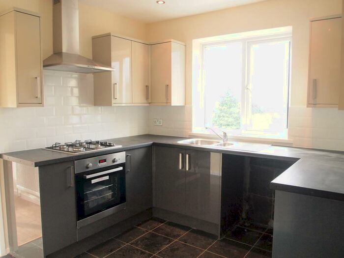 2 Bedroom Apartment To Rent In Chandos Gardens, Brackenwood, Leeds, LS8