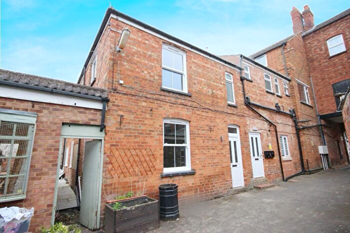 2 Bedroom End Of Terrace House To Rent In High Street, Rushden, NN10