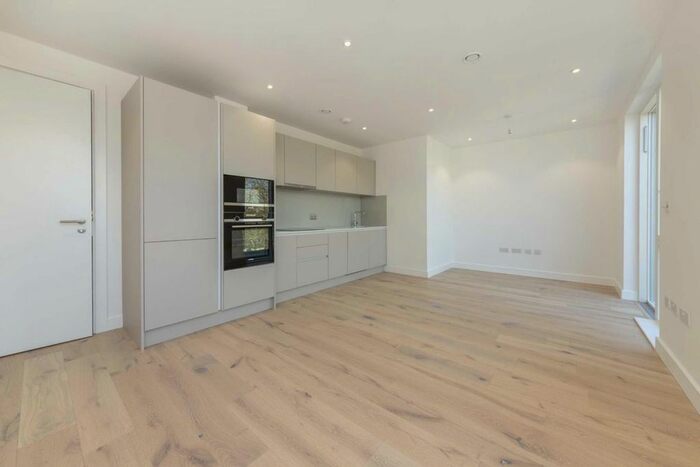 1 Bedroom Flat To Rent In Chiswick High Road, London, W4