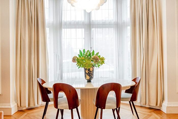 2 Bedroom Flat For Sale In Woodborough Road, Putney, London, SW15