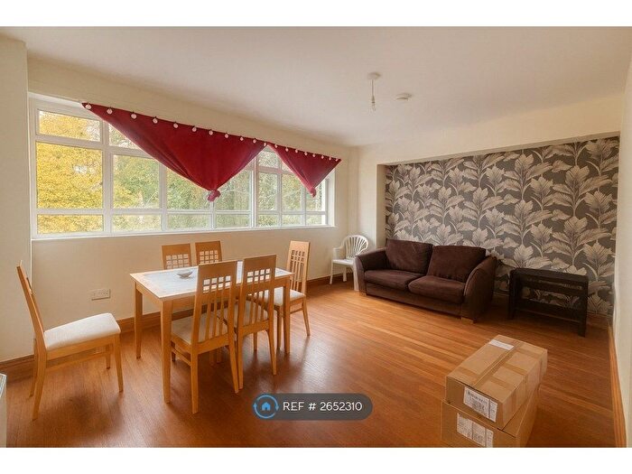 2 Bedroom Flat To Rent In Hanover House, Southampton, SO14