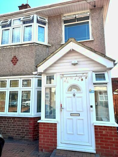 5 Bedroom Semi-Detached House To Rent In New Road, Uxbridge, Greater London, UB8