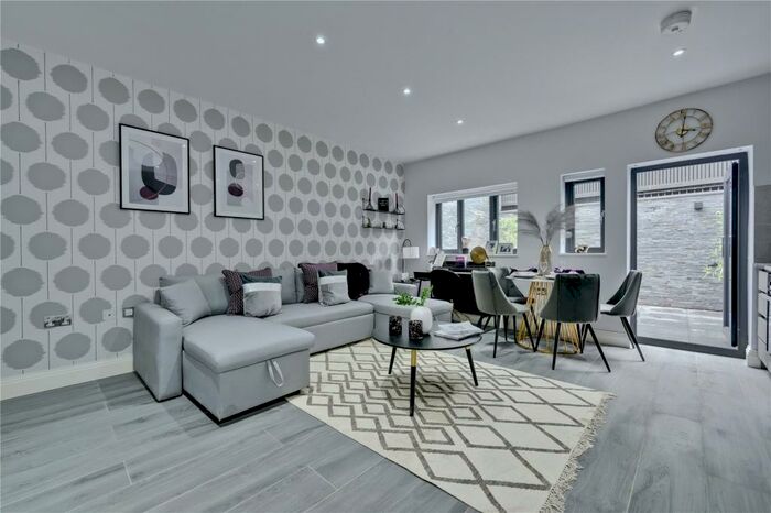 Apartment To Rent In High Street, Esher, Surrey, KT10