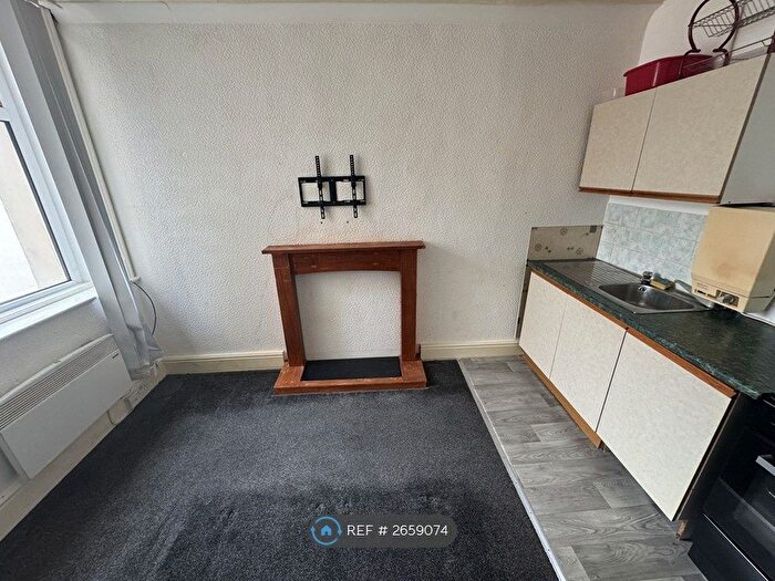 1 Bedroom Flat To Rent In Windsor Avenue, Blackpool, FY4