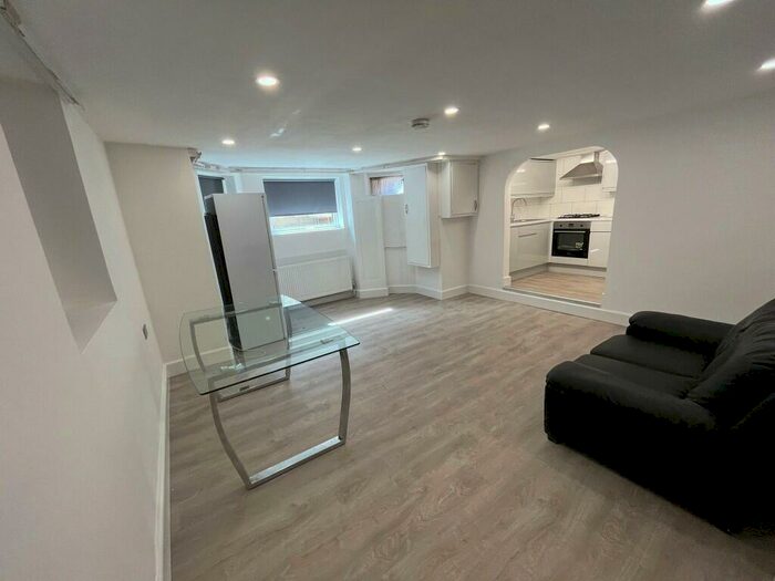 1 Bedroom Flat To Rent In Lingwood Road, London, E5