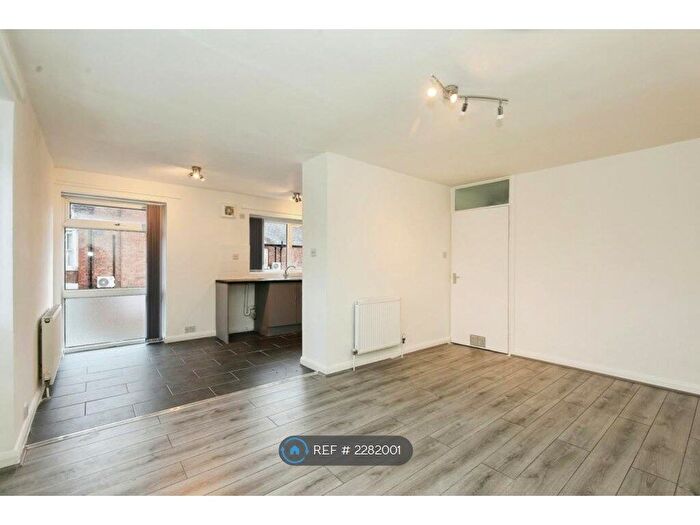 2 Bedroom Maisonette To Rent In Cobthorn, Northwich, CW8