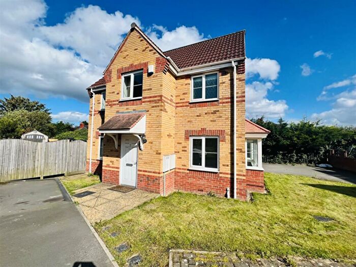 3 Bedroom Semi-Detached House To Rent In Amberton Mews, Leeds, LS8