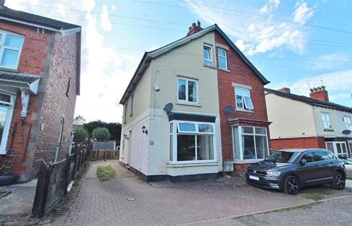 4 Bedroom Semi-Detached House For Sale In Belvoir Avenue, Grantham, NG31