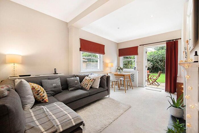 2 Bedroom Flat For Sale In Ramsden Road, Nightingale Triangle, London, SW12