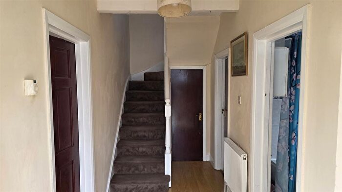 3 Bedroom End Terrace House To Rent In Allendale Avenue, Southall, UB1