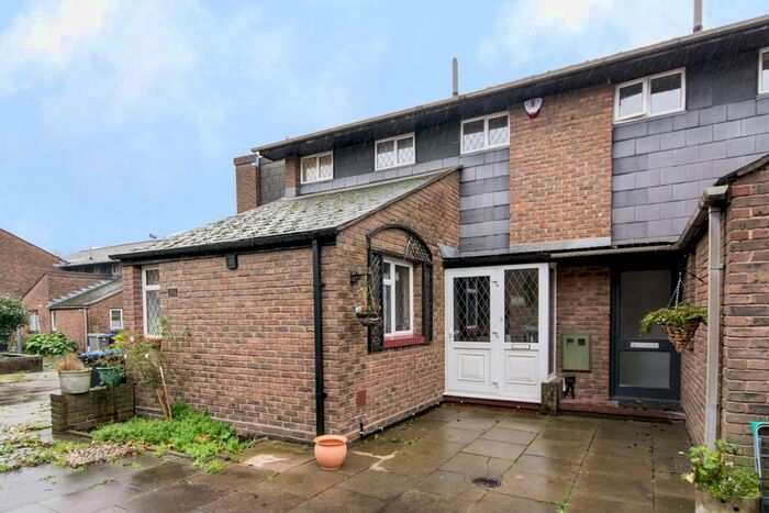 2 Bedroom Property To Rent In Woodbridge Close, Gladstone Park, London, NW2