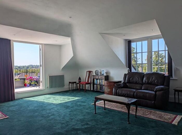 2 Bedroom Flat For Sale In Princess Park Manor, London, N11