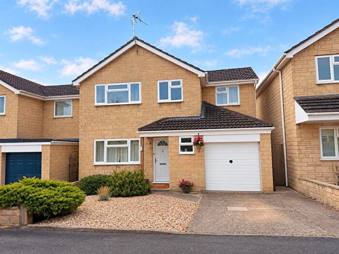4 Bedroom Detached House For Sale In Coniston Road, Chippenham, SN14