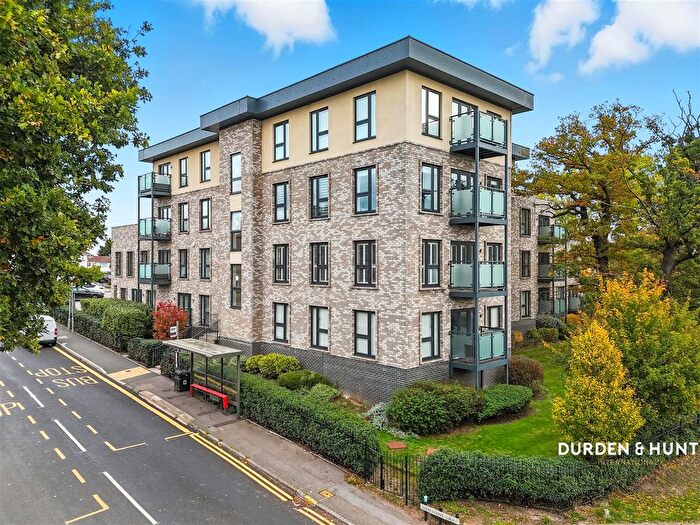 1 Bedroom Flat To Rent In Newmans Lane, Loughton, IG10