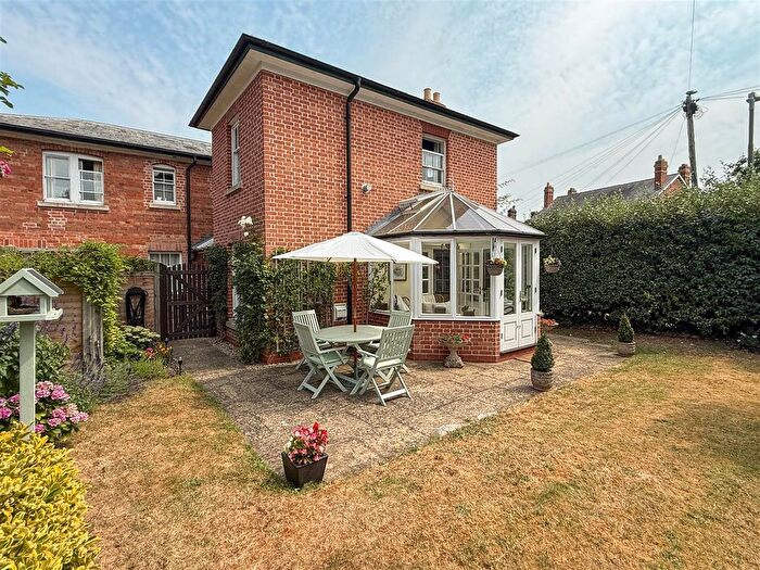 2 Bedroom Flat For Sale In Royal Oak Gardens, Malvern, WR14