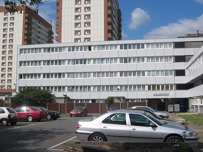 3 Bedroom Flat To Rent In Biscoe Close, Heston, Hounslow, TW5