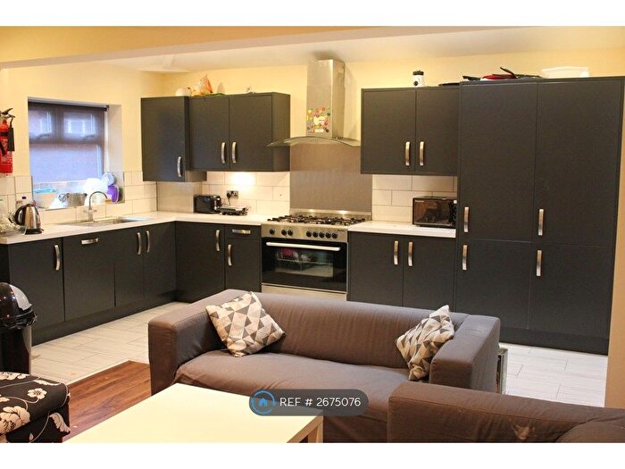 6 Bedroom Terraced House To Rent In Balmoral Road, Manchester, M14