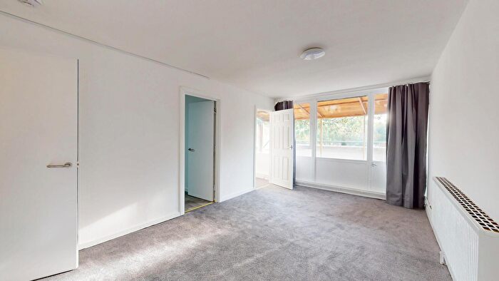 2 Bedroom Flat To Rent In Inville Road, London, SE17