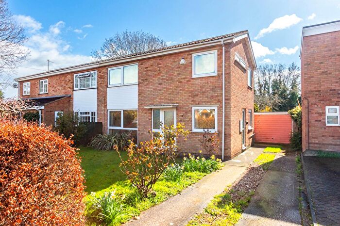 3 Bedroom Semi Detached House For Sale In Meadow Walk, Higham Ferrers, NN10