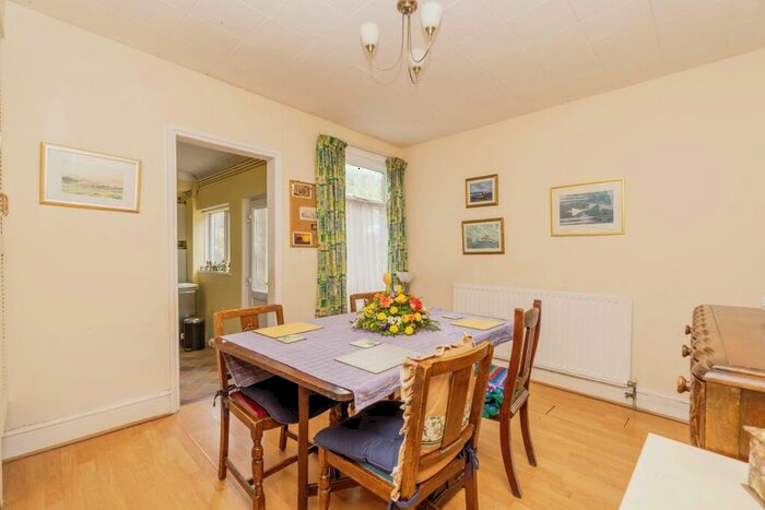 2 Bedroom Semi-Detached House For Sale In Shirley Park Road, Southampton, Hampshire, SO16