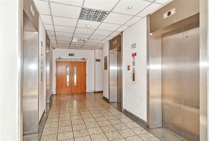 1 Bedroom Flat For Sale In Ilford Hill, Ilford, Essex, IG1