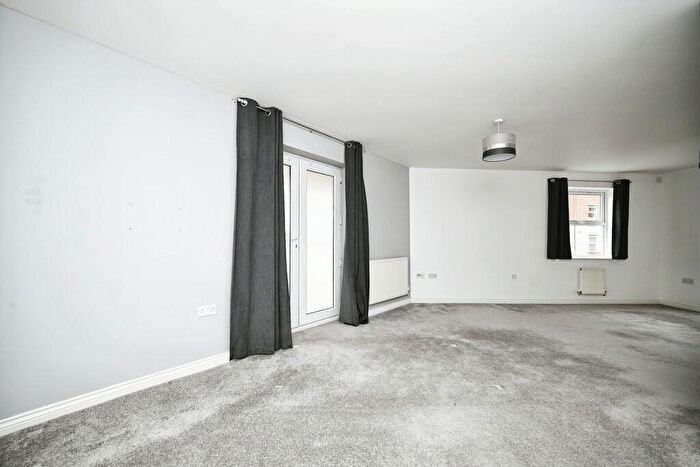 2 Bedroom Flat For Sale In Dunster Close, Rugby, CV22