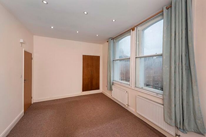 2 Bedroom Flat To Rent In Bedroom Bathroom Flat, Nevill Street, Tunbridge Wells, TN2