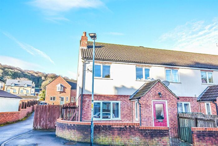 3 Bedroom End Terrace House For Sale In Roseberry Road, Dursley, GL11