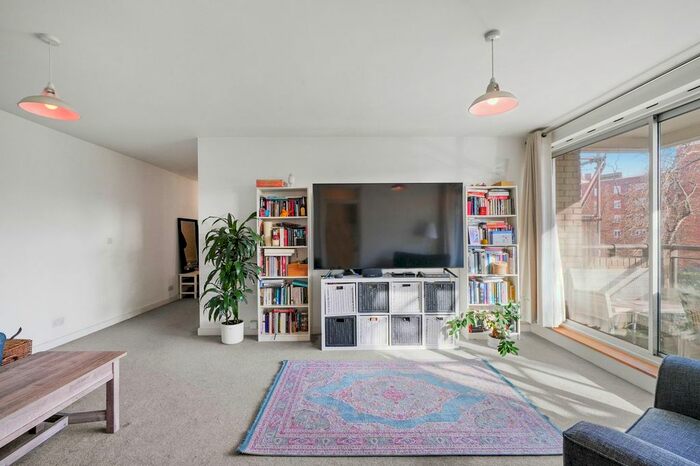 3 Bedroom Flat To Rent In St. Matthews Lodge, Oakley Square, Camden, NW1