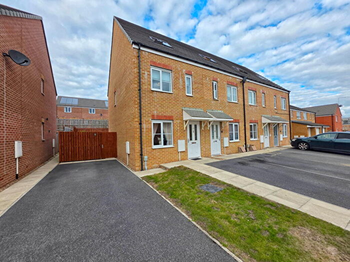 3 Bedroom Town House For Sale In Lundhill Drive, Wombwell, Barnsley, S73