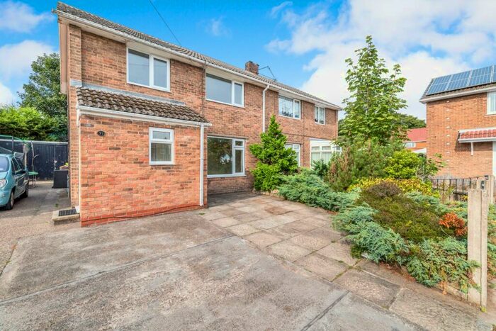 3 Bedroom Semi-Detached House To Rent In Coppice Road, Forest Town, NG19