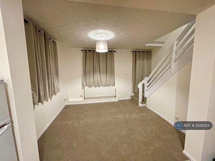 3 Bedroom End Of Terrace House To Rent In Orford Court, Ipswich, IP1