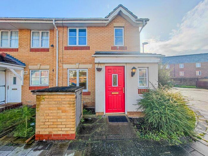 3 Bedroom Semi-Detached House To Rent In Tuppy Street, West Thamesmead, London, SE28