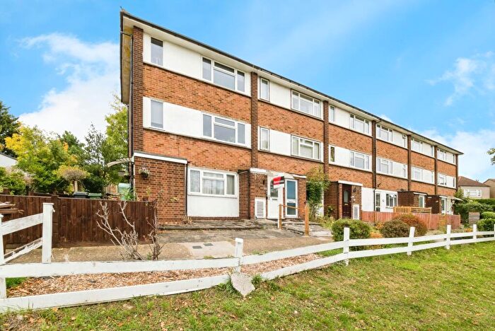 2 Bedroom Maisonette For Sale In Kings Road, London, E4