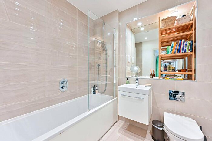 2 Bedroom Flat For Sale In Emperor Apartments, Camberwell, London, SE5
