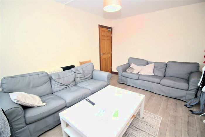 6 Bedroom Maisonette To Rent In Wolseley Gardens, Newcastle Upon Tyne, NE2