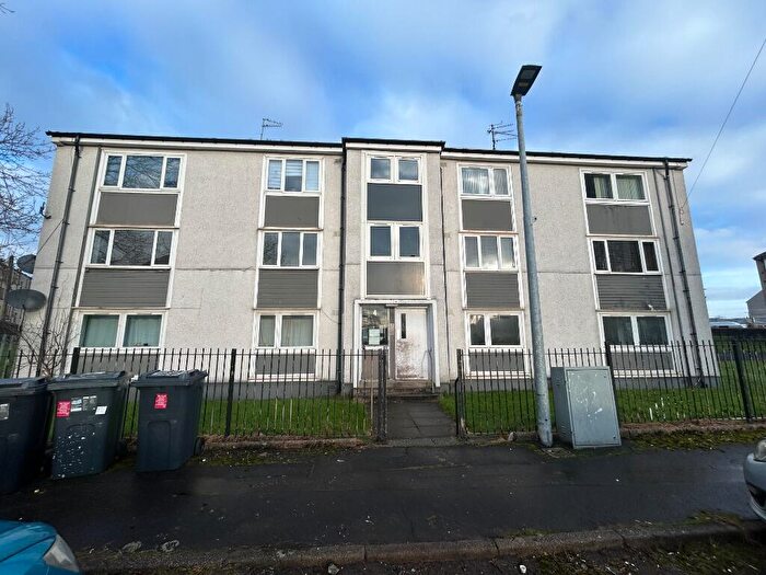 3 Bedroom Flat To Rent In Clarence Drive, Paisley, PA1