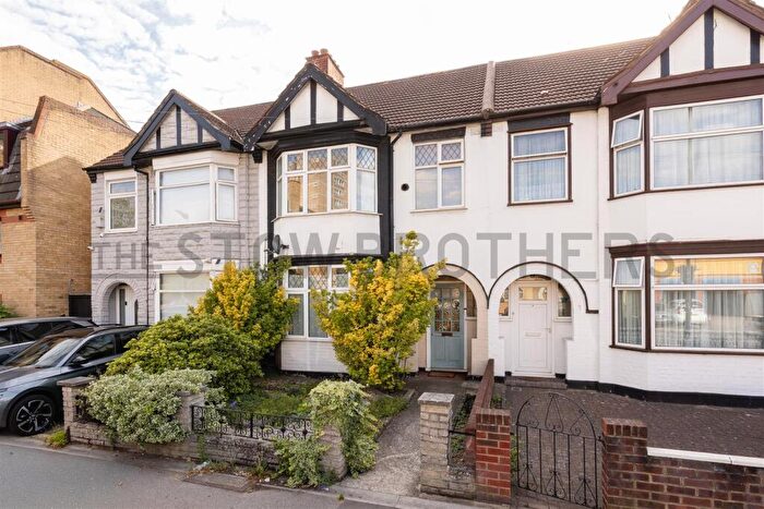 3 Bedroom House To Rent In Wood Street, Walthamstow, London, E17